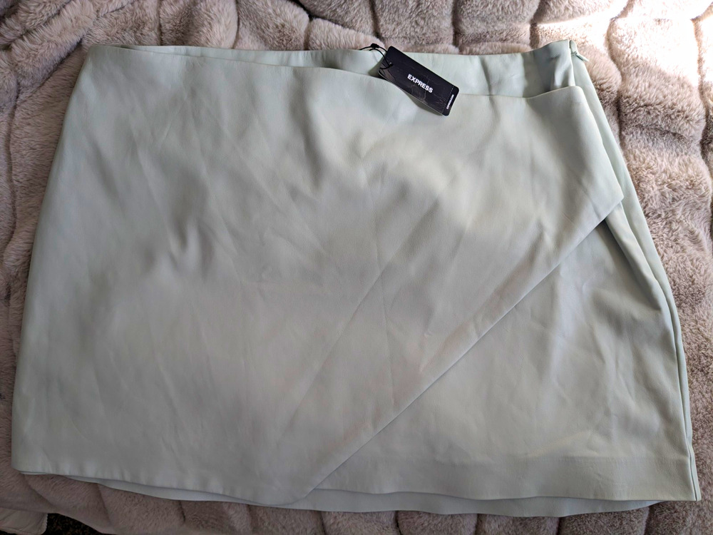Express Women's Green Solid Wrap Short Skirt Zip Closure Regular Size 16 NWT